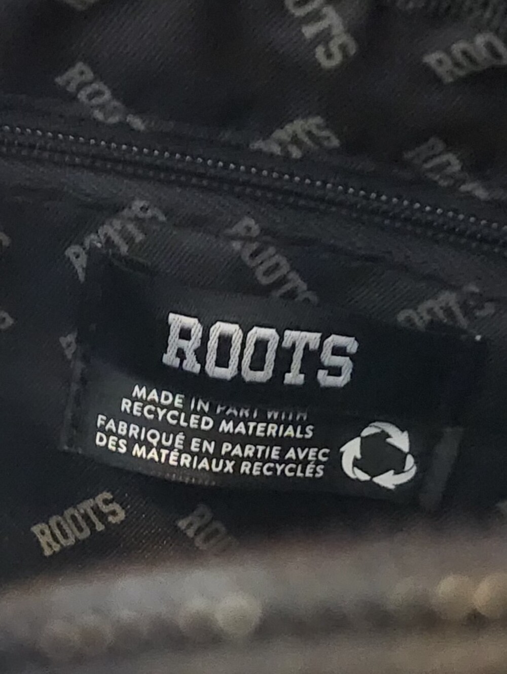 Mint Condition Roots Black Pebbled Vegan Leather Crossbody Bag. - Picture 3 of 15